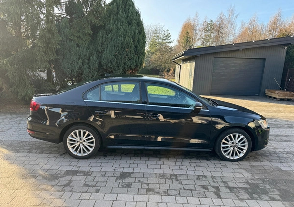 Volkswagen Jetta cena 24900 przebieg: 225700, rok produkcji 2013 z Sieradz małe 254